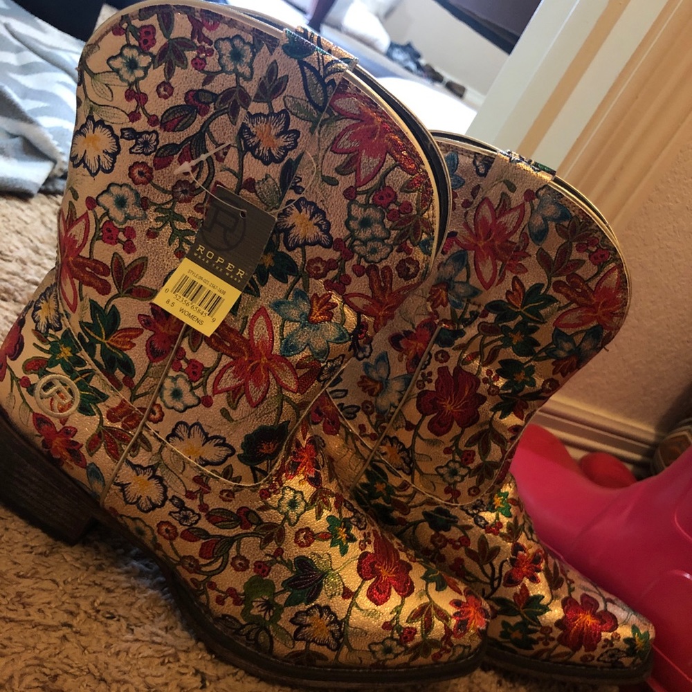 Brand new Women’s Roper cowboy boots